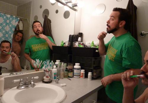 (from left, in mirror: #48 Magnus, Stevie, #2 Jackwagon)